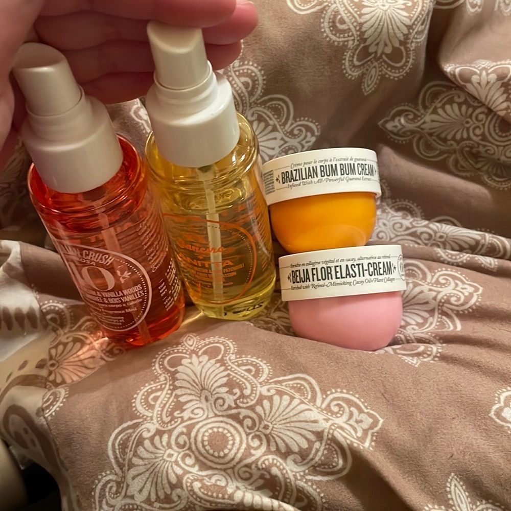 Sol de Janero Mists in Brazilian Crush Cheirosa and Anitta, with 2 mini lotions